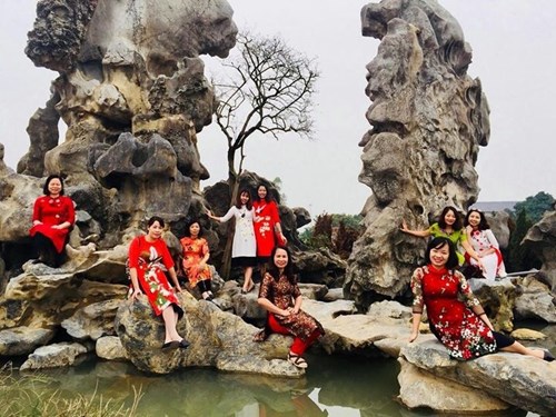 Công đoàn trường TH Đô Thị Việt Hưng tổ chức du xuân, lễ chùa đầu năm Mậu Tuất 2018